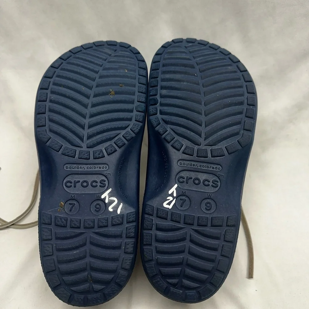CROCS 7m signs pitcrew